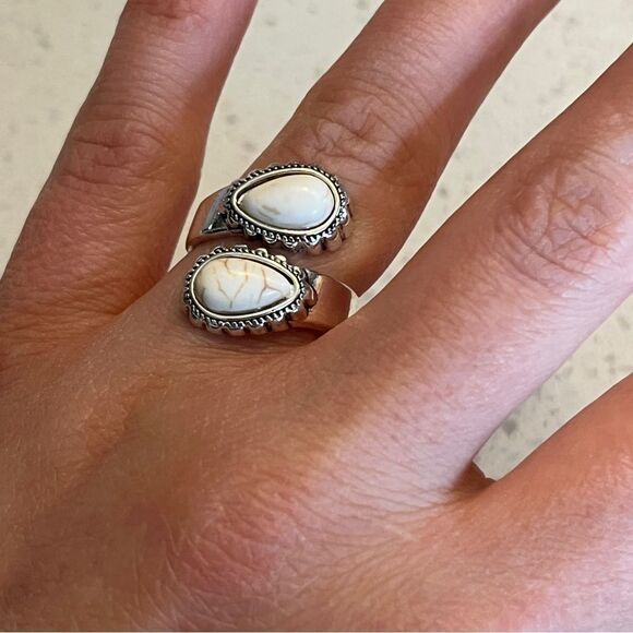 Boho Vintage Western Style fake cream Turquoise Inlay Adjustable Ring - Picture 4 of 8